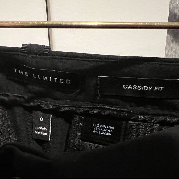 146. The Limited Cassidy Fit Cuffed Capri Pant 4 • Ins 20 Rise 8 - Picture 9 of 9